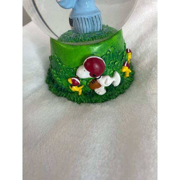 Peanuts Collection Westland Giftware "Aaugh!" 8204 musical snowglobe figurine - Picture 2 of 7